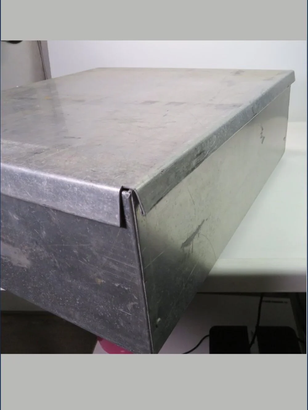 Large Aluminum Metal Storage Box w Lid 18x16.25x6 HEAVY DUTY no handle scratches
